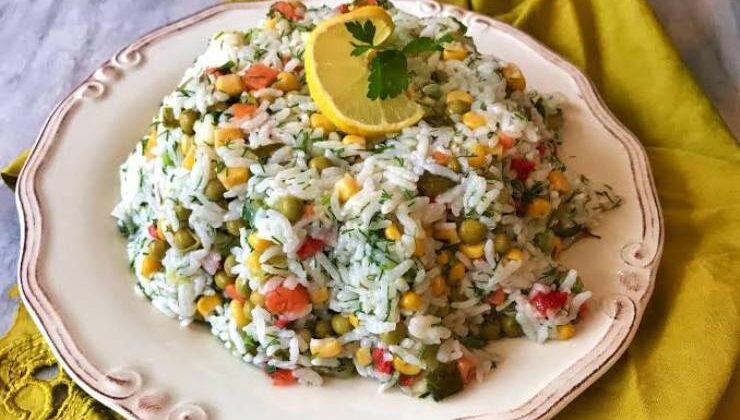 Nefis ve Pratik Pirinçli Semizotu Salatası Tarifi