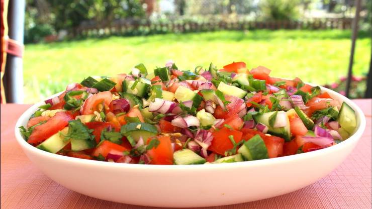 Nostaljik ve Klasik Gazino Salatası Tarifi