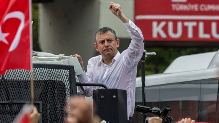 Özgür Özel YENİ Parti’nin Farkını Açıkladı