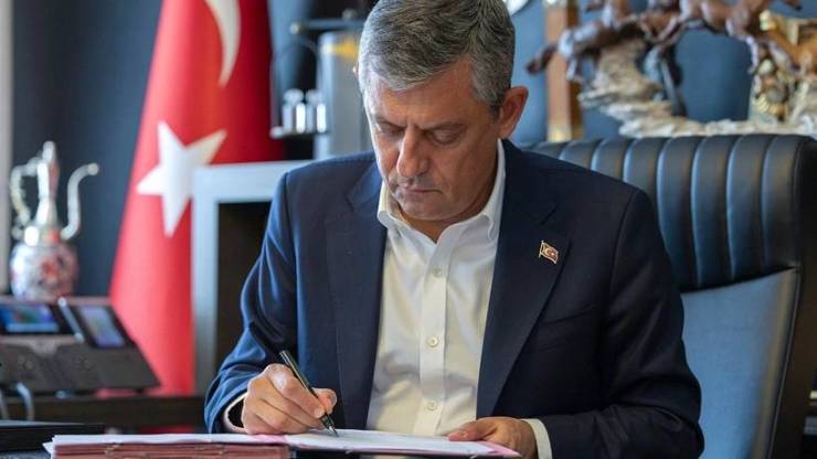 Özgür Özel’den Yeni Parti’de İlk Mesaj!