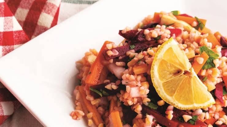 Renklerin ve Aromaların Dansı: Pancar ve Armut Salatası Tarifi