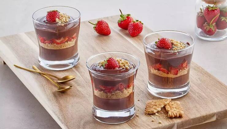 Pratik ve Fit Tatlı Kaçamağı: Diyet Pudingli Kuplar