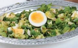 Pratik ve Nefis Yumurta ve Marul Salatası Tarifi