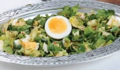 Pratik ve Nefis Yumurta ve Marul Salatası Tarifi