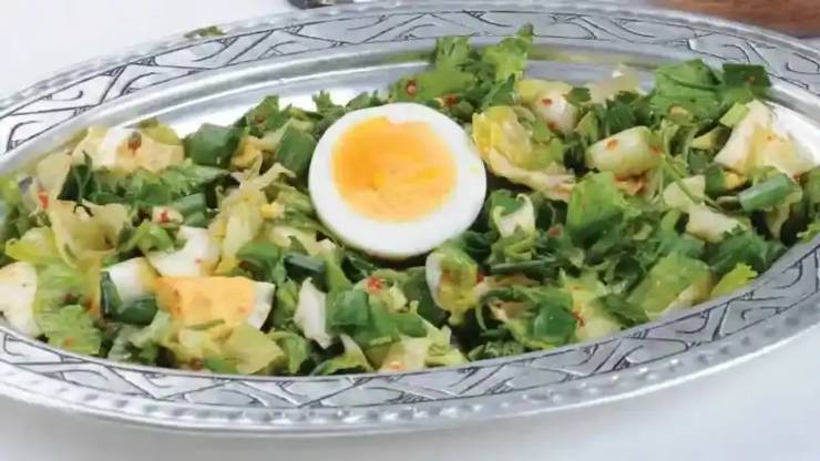 Pratik ve Nefis Yumurta ve Marul Salatası Tarifi