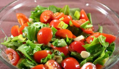 Sofralara Çok Yakışacak Pompei Soslu Roka Salatası Tarifi