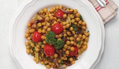 Sofralara Çok Yakışacak Pratik Sarı Nohut Salatası Tarifi