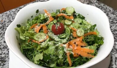 Sofralara Renk Katacak Nefis Yeşil Salata Tarifi