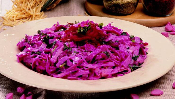 Sofraların Gözdesi: Pratik ve Nefis Pembe Salata Tarifi