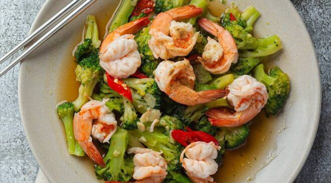 Sofralara Gurme Dokunuşu: Soslu Karidesli Salata Tarifi