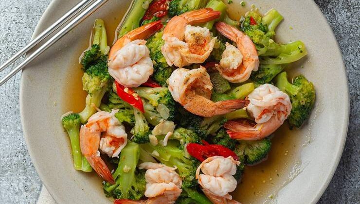 Sofralara Gurme Dokunuşu: Soslu Karidesli Salata Tarifi