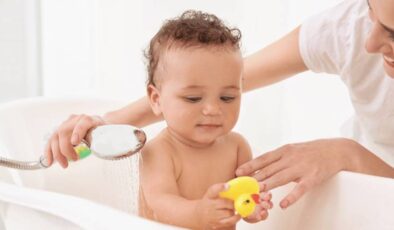Bebek Banyosu Nasıl Yaptırılır? Güvenli ve Adım Adım Banyo Rehberi