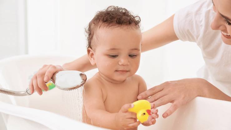 Bebek Banyosu Nasıl Yaptırılır? Güvenli ve Adım Adım Banyo Rehberi