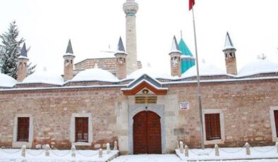 Dergâh Nedir? Tarihi, Anlamı ve Toplumsal İşlevi