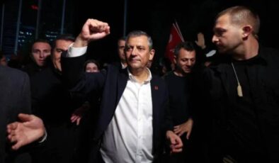 Özgür Özel’den Le Monde’a Sert Yazı