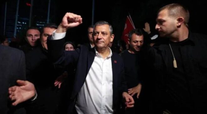 Özgür Özel’den Le Monde’a Sert Yazı