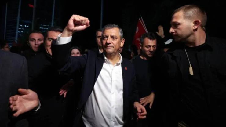 Özgür Özel’den Le Monde’a Sert Yazı