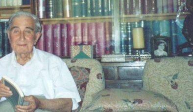 Prof. Dr. Şükrü Elçin Kimdir? Hayatı ve Edebî Kişiliği