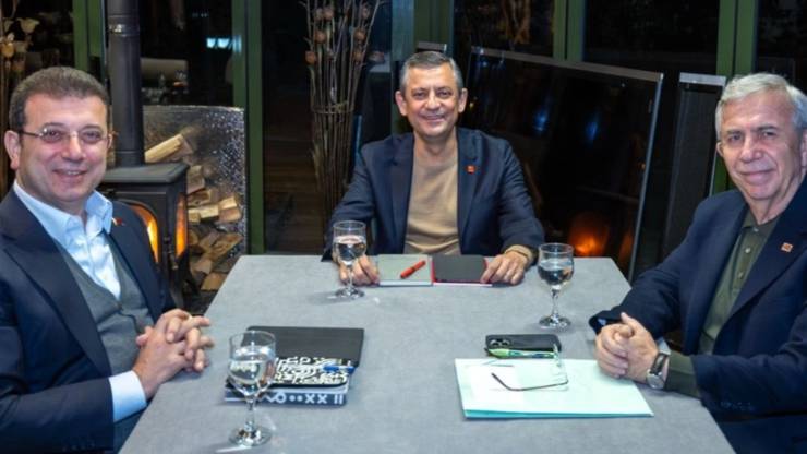 Son Cumhurbaşkanlığı Anketinde Flaş Sonuçlar: Mansur Yavaş, Özgür Özel ve İmamoğlu Fark Attı