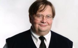 Tom Shales: Pulitzer Ödüllü Televizyon Eleştirmeni