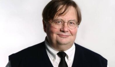 Tom Shales: Pulitzer Ödüllü Televizyon Eleştirmeni