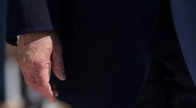 Trump’ın Elindeki Gizemli Morluklar Gündem Oldu