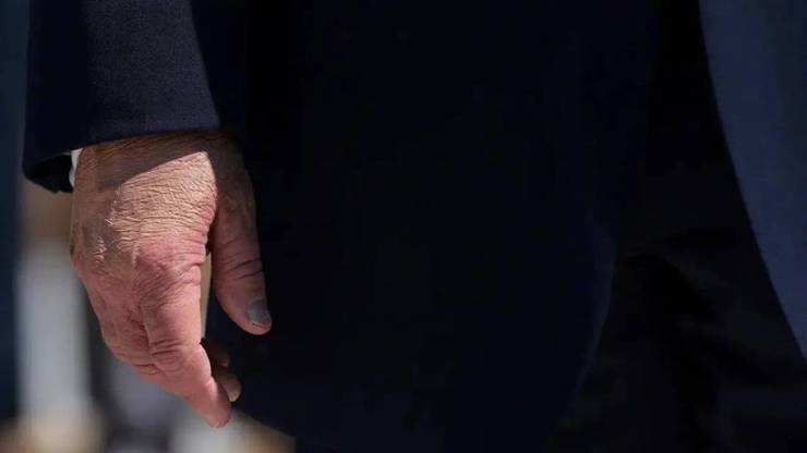 Trump’ın Elindeki Gizemli Morluklar Gündem Oldu