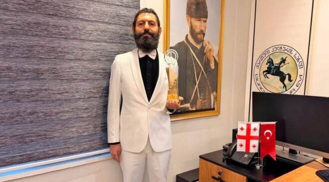 Akif Manaf “Sanat ve Barış Ödülü” ile Onurlandırıldı