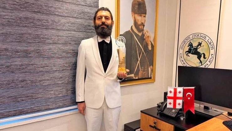 Akif Manaf “Sanat ve Barış Ödülü” ile Onurlandırıldı