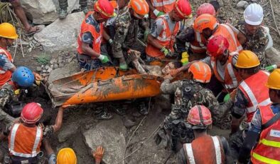 Nepal’deki Sel Felaketinde Mucize Kurtarış