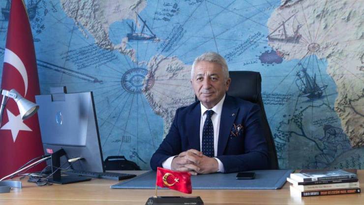 Şahan Çoker Kimdir? Hayatı, Tiyatro Oyunları ve Edebi Kişiliği