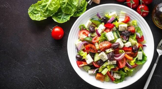 Salataların Servis Yöntemleri ve Sos Hazırlama Kuralları
