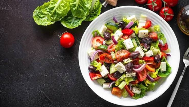 Salataların Servis Yöntemleri ve Sos Hazırlama Kuralları