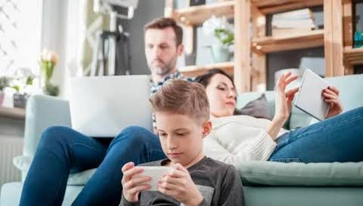Sanal Medya ve Aile: Dijital Çağda Tehditler ve Çözümler