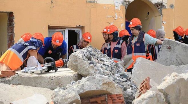 AFAD’da Eğitimsiz Ücret Skandalı