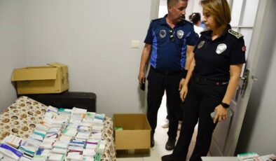 Adana’da Kaçak İlaç Operasyonu: Kilitli Odalardan Botoks ve Gebelik Önleyici İlaçlar Çıktı