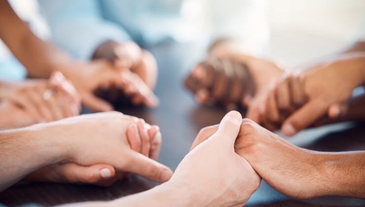 Kanser Rehabilitasyonu Nedir? Tedavi Sürecinde Eski Yaşama Dönüş Rehberi