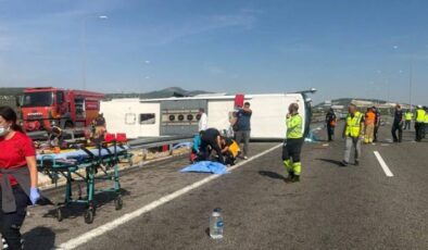 Manisa’da Otobüs ile Kamyon Çarpıştı 11 Ölü 27 Yaralı