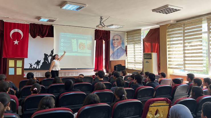 Seyhan İstiklal Anadolu Lisesi’nde Yapay Zekâ ve İklim Eylemi Eğitimi